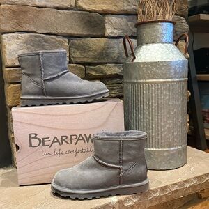 Women’s size 7 Bearpaw “Alyssa” in Charcoal